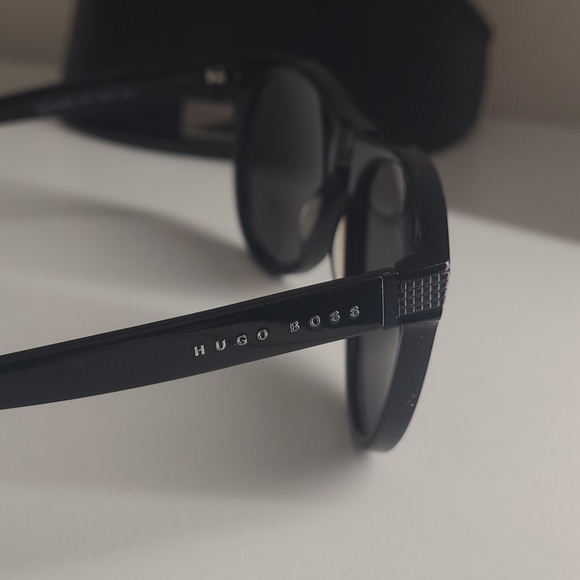 New HUGO BOSS UNISEX SUNGLASSES - Picture 2 of 6